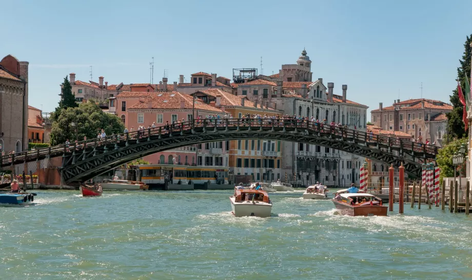 Puente de la Academia