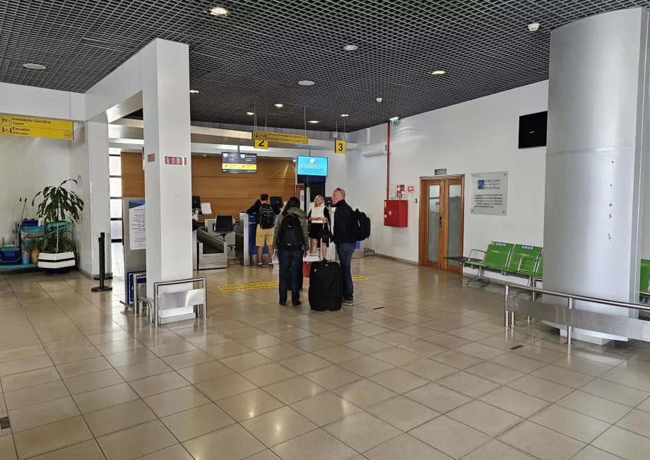 Hall de salidas, Aeropuerto de Flores