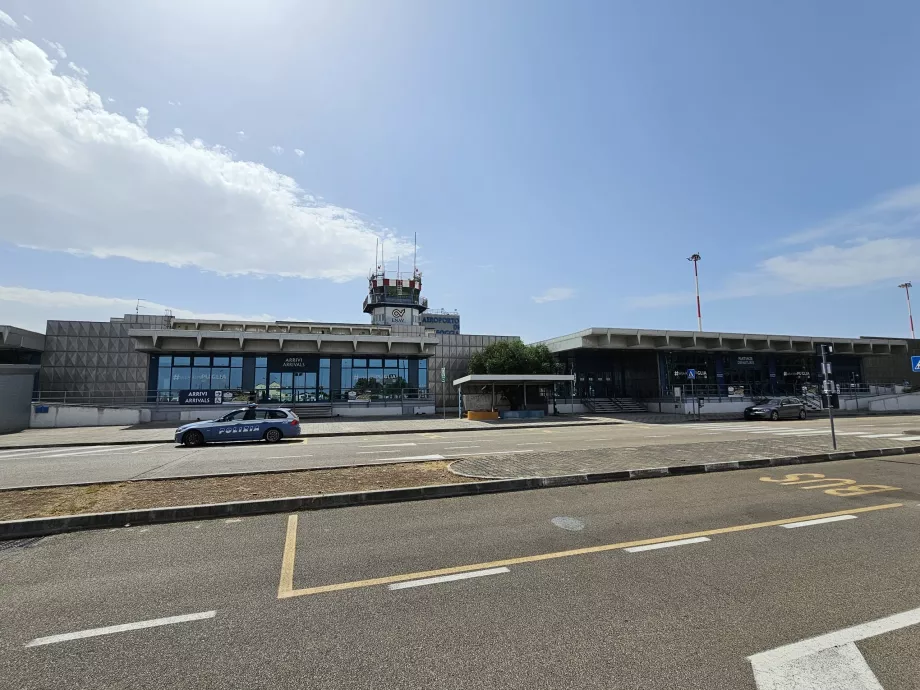 arrival by airport Foggia