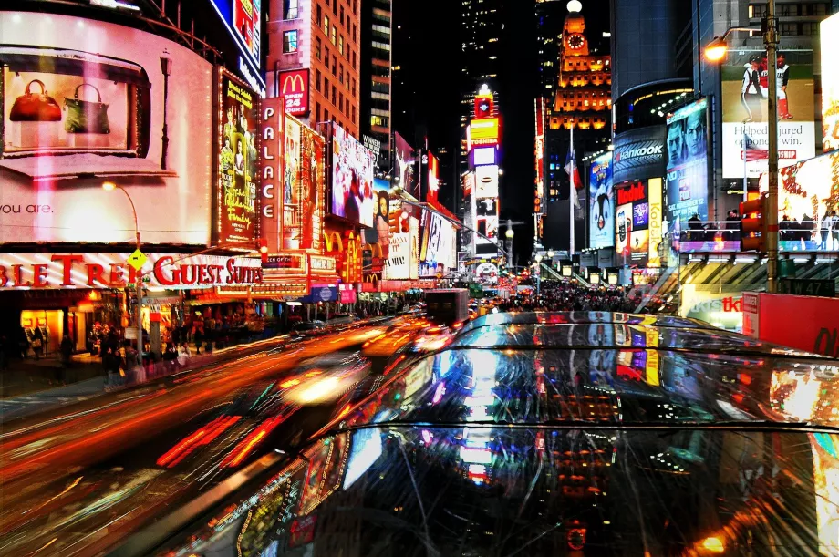 Miles de luces en Times Square