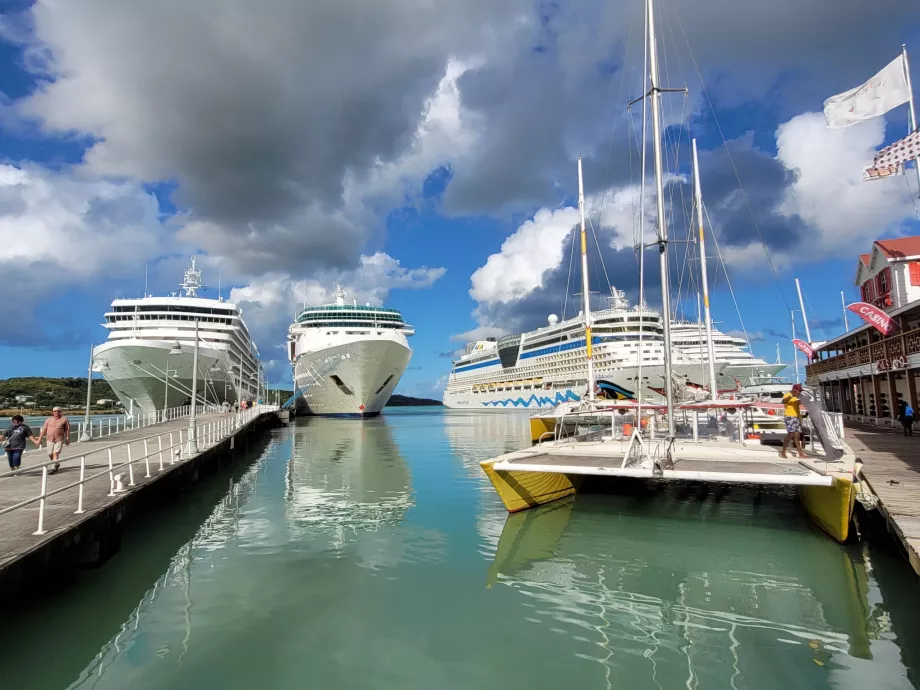 Cruceros en el puerto