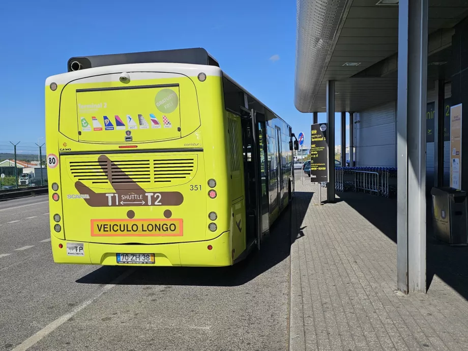 Parada del autobús de enlace frente a la Terminal 2