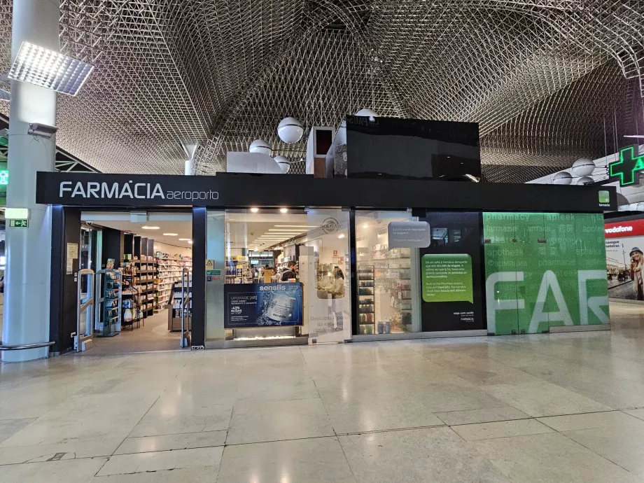 Farmacia, Terminal 1, zona pública