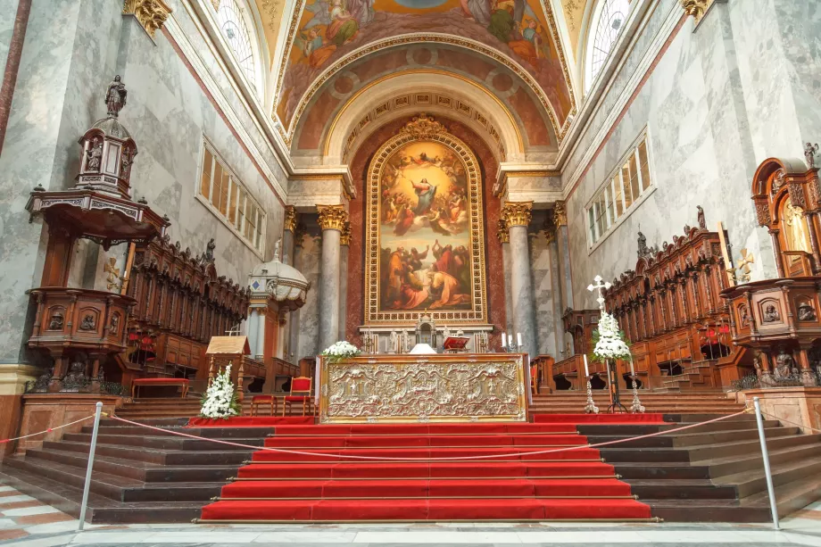 Interior de la basílica de Ostrihoma