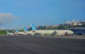 Aviones de Azores Airlines en el aeropuerto de Ponta Delgada