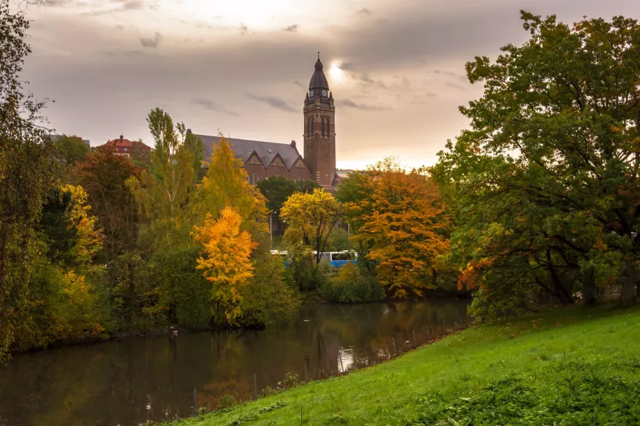 Annedalskyrkan visto desde el Parque Slottsskogen