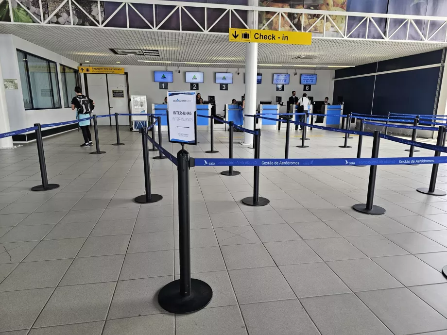 Facturación en el aeropuerto de Sata