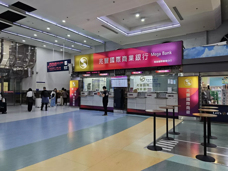 Currency exchange in the international terminal