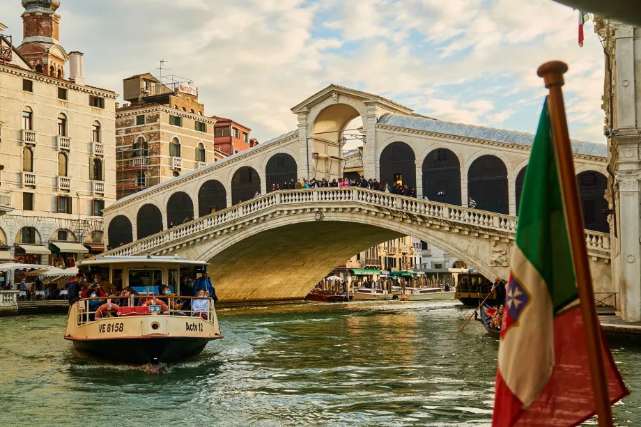 Puente del Gran Canal