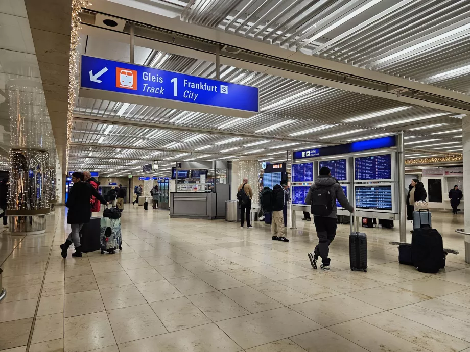 Estación de tren, aeropuerto FRA