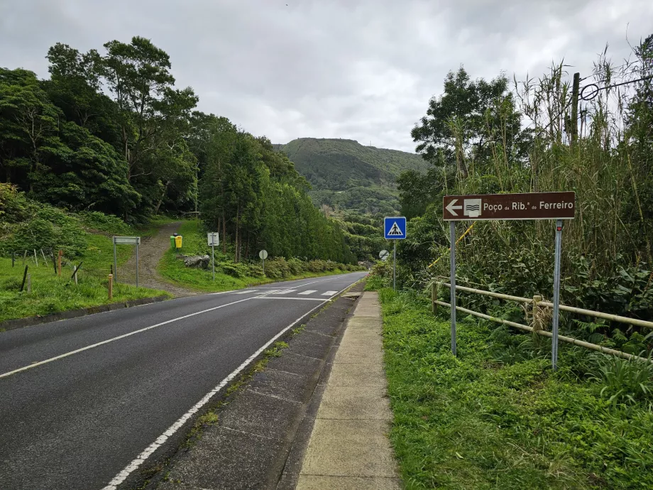 Inicio de la ruta de senderismo en el aparcamiento