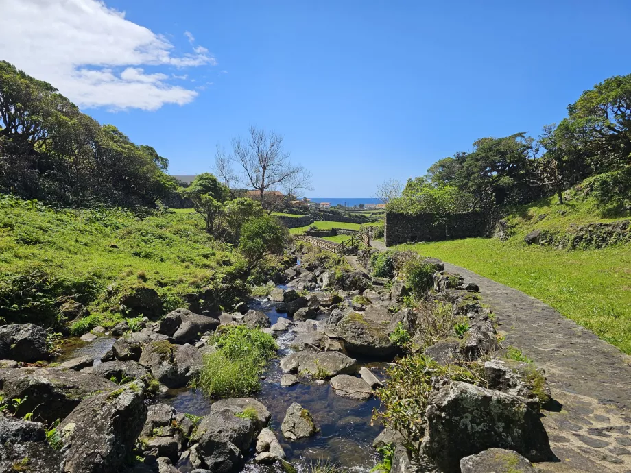 El camino a la cascada de Bacalhau