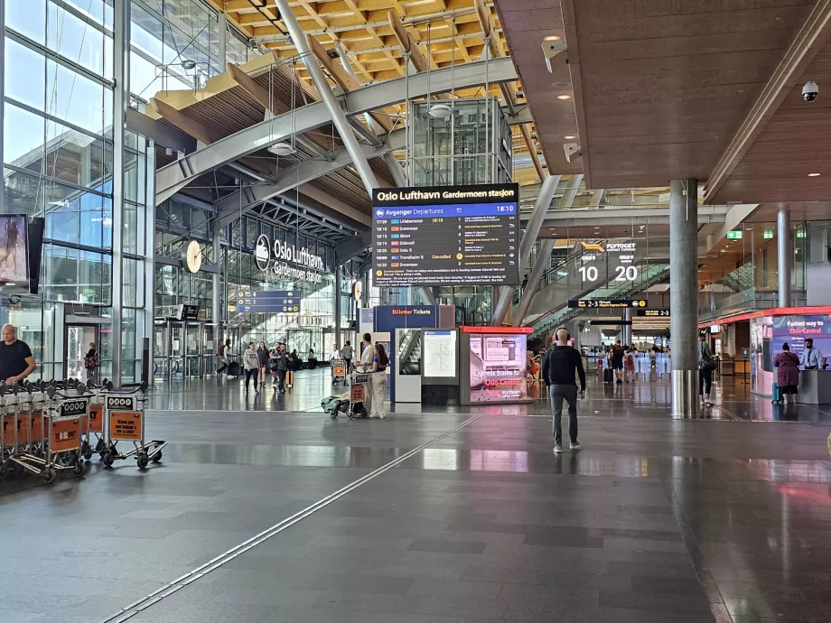 Entrada a la estación de tren - Oslo Lufthavn