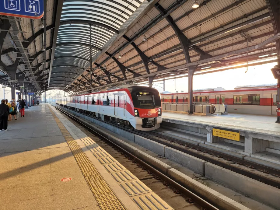 Tren de la Línea Roja