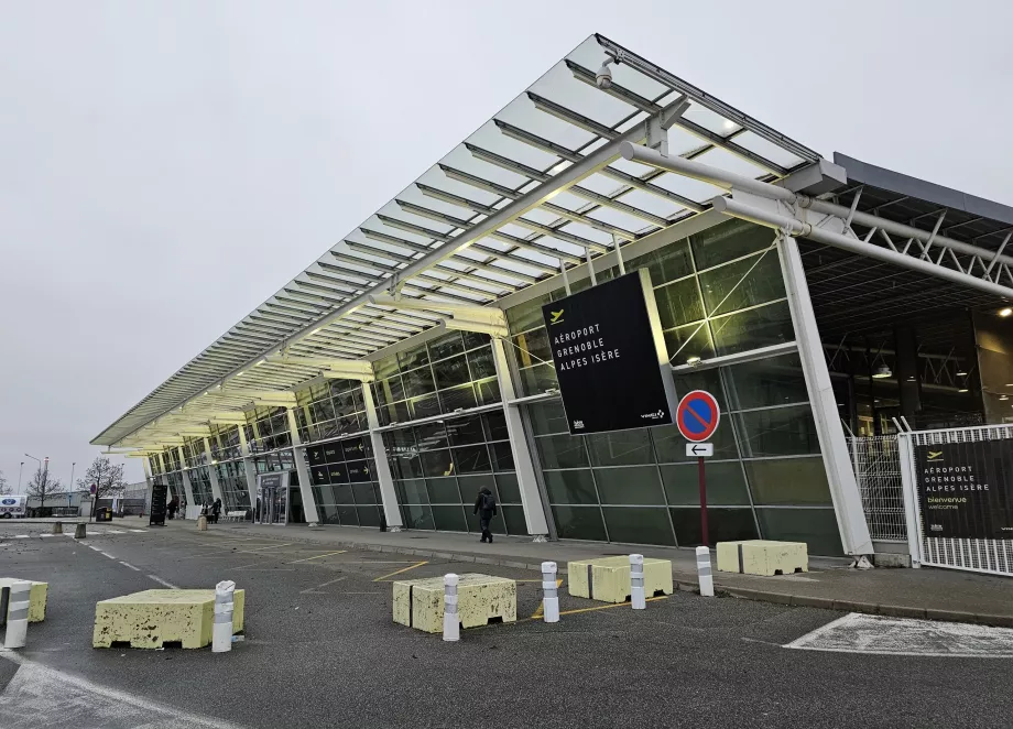 arrival by airport Grenoble