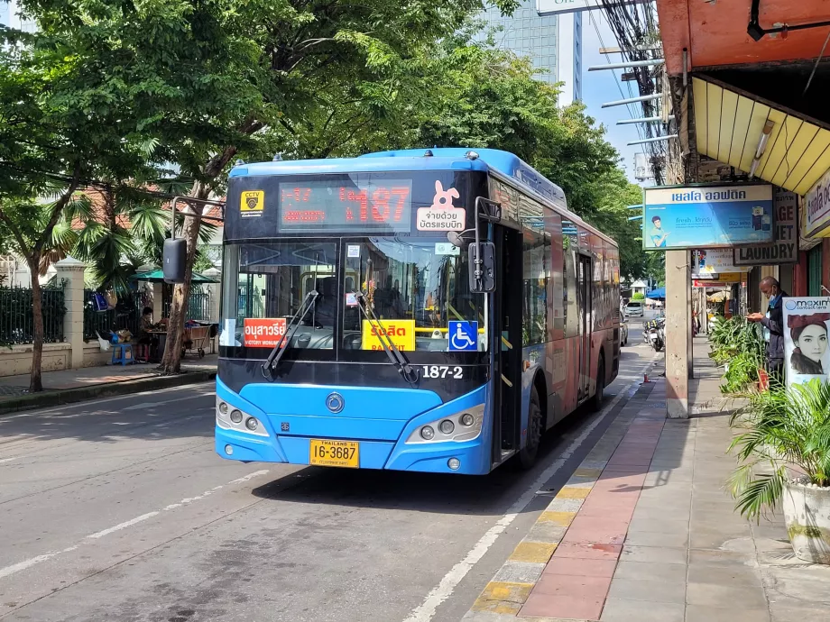 Autobús con aire acondicionado