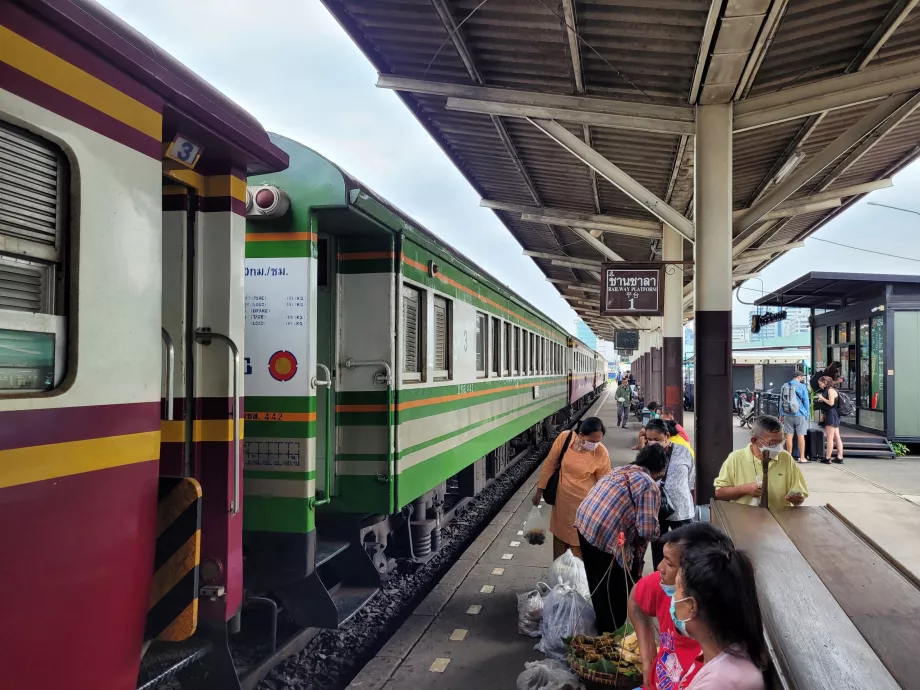 Andén de la estación de Thonburi