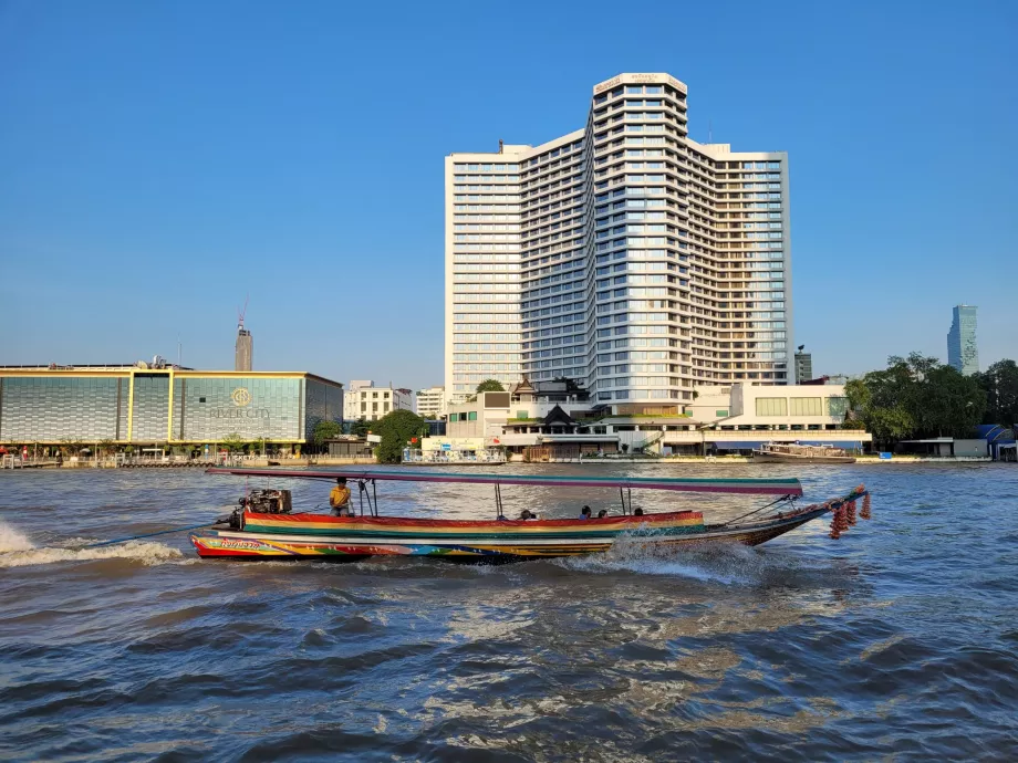 Barco de cola larga