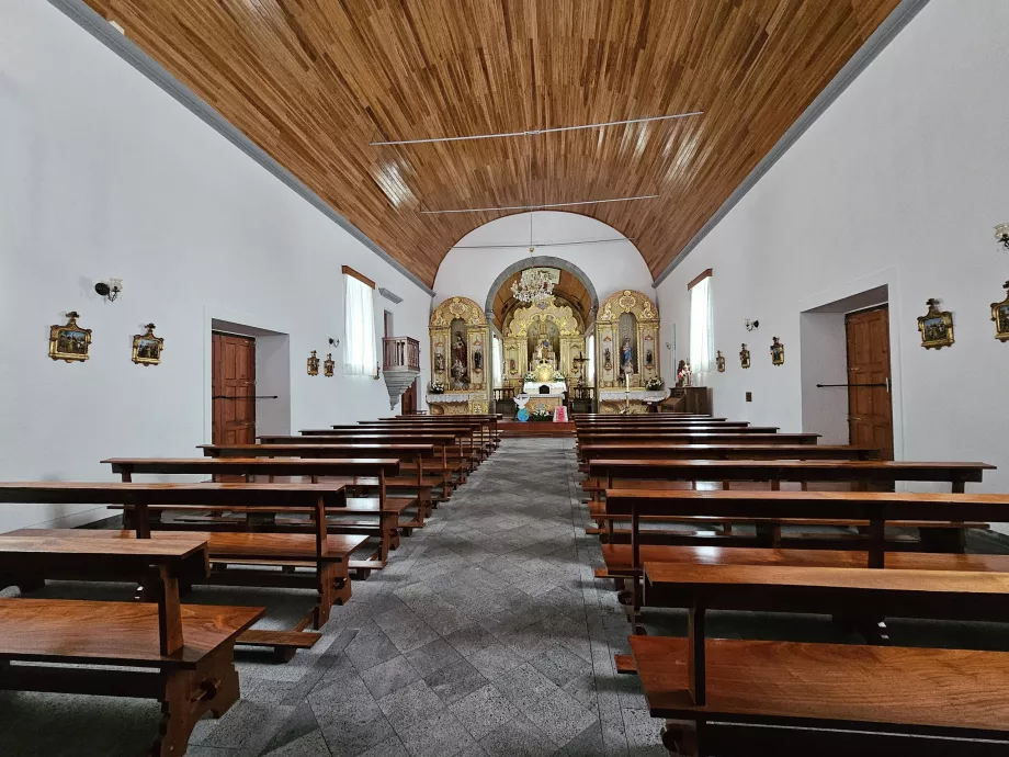 Interior de la iglesia de Faja Grande