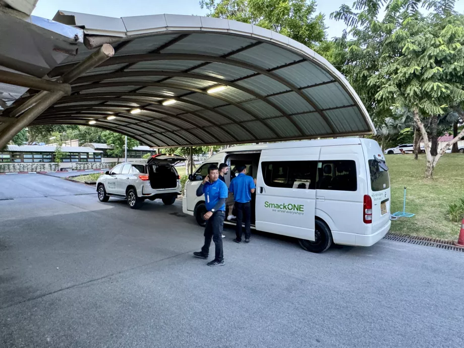 Minivan y taxi desde el aeropuerto USM de Samui