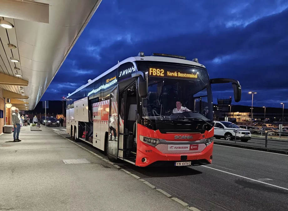 Flybussen frente a la terminal