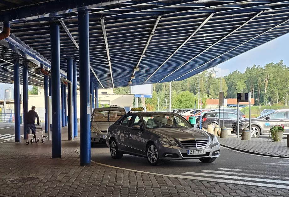 Taxi, aeropuerto Szczecin