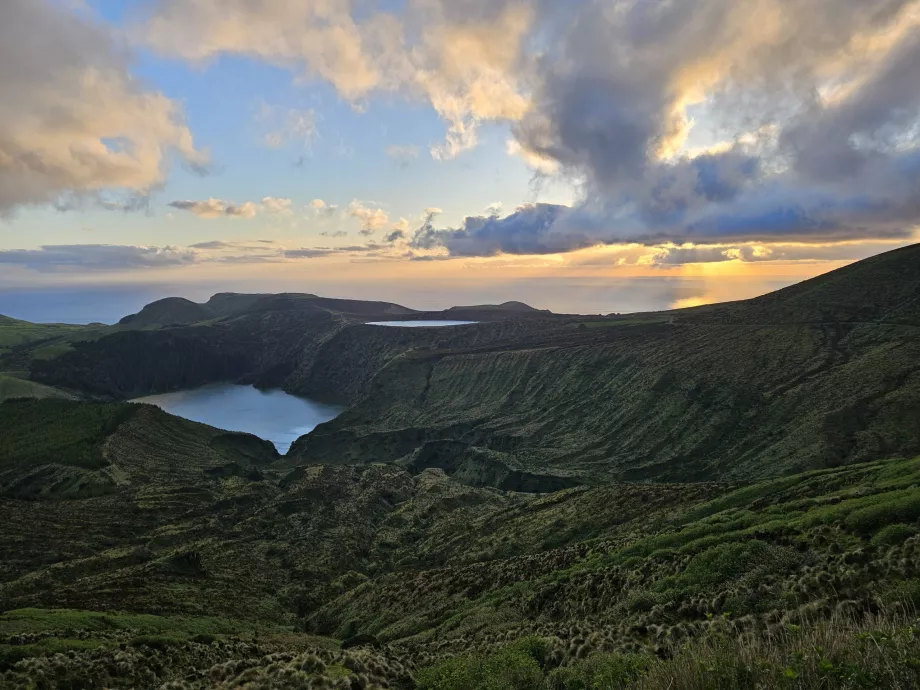 Miradouro Lagoas Funda e Rasa al atardecer