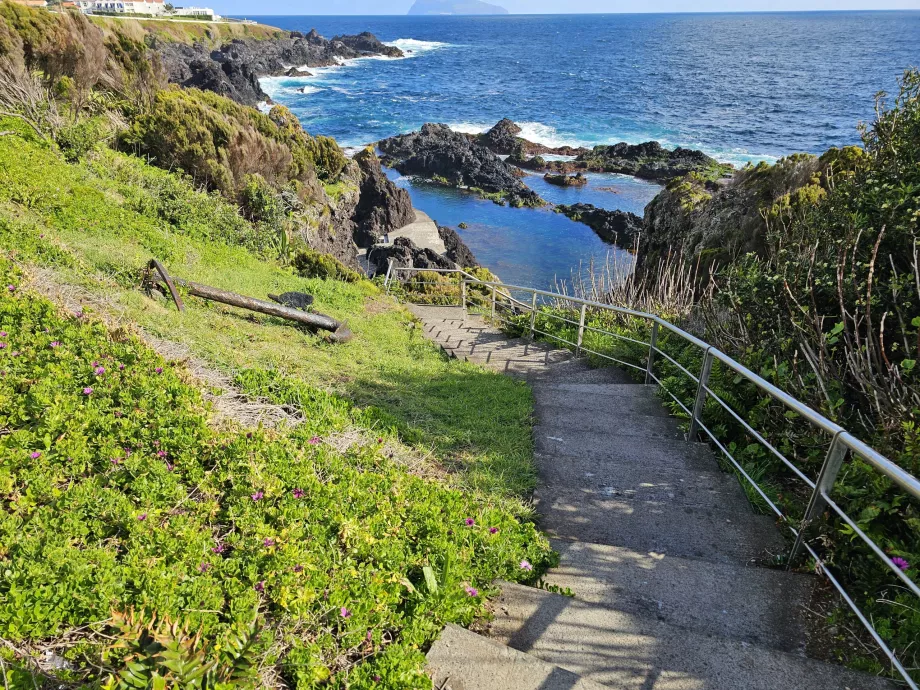 Acceso a piscinas naturales