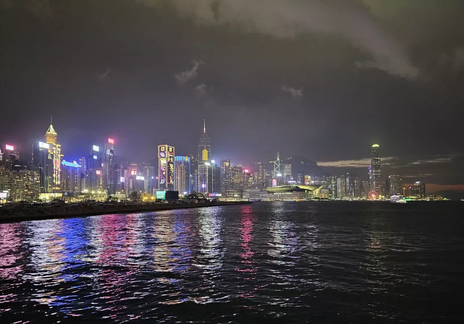 Vista nocturna desde el Parque de la Costa Este