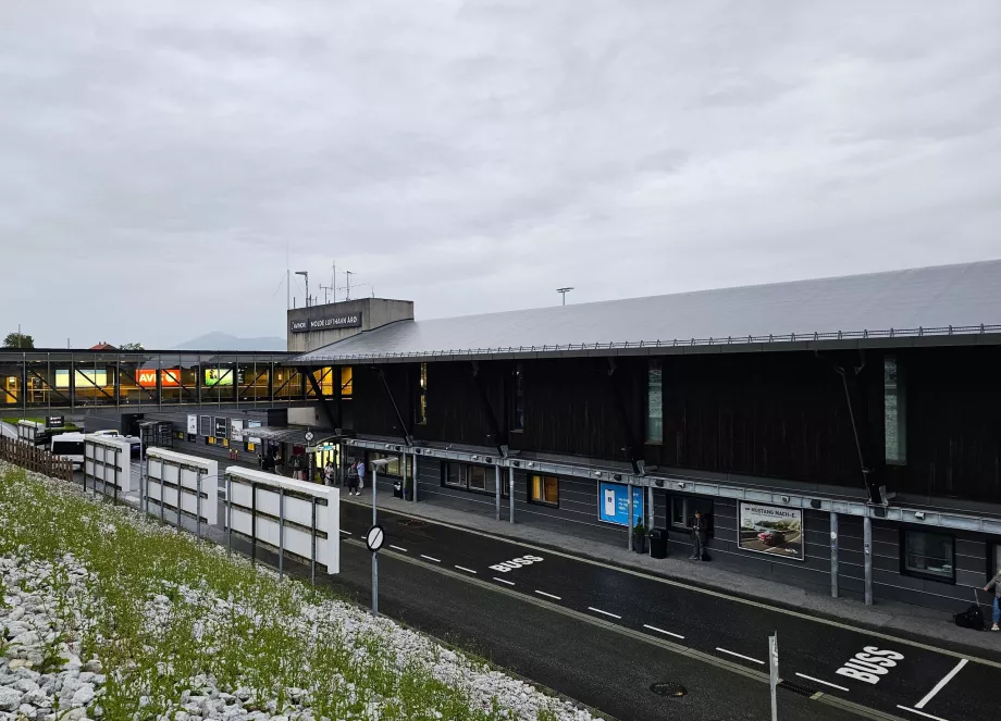 llegada al aeropuerto de Molde