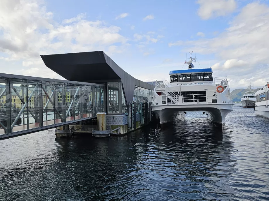 Ferry Alesund - Valderoya