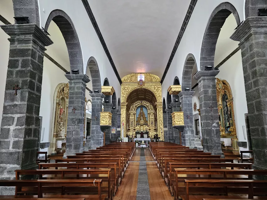 Interior de la iglesia de Madalena