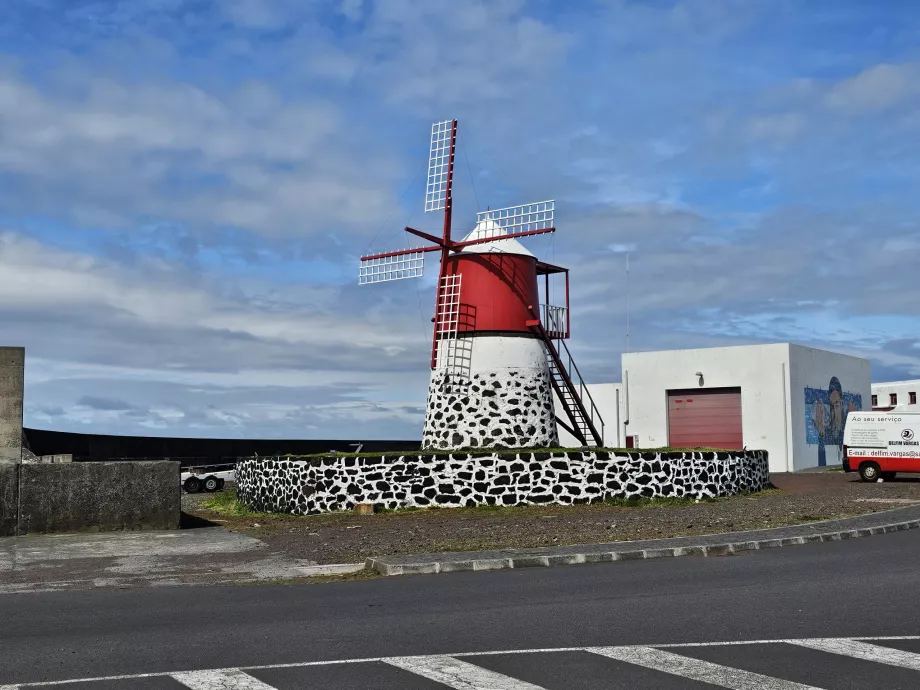 Molino de viento en Madalena