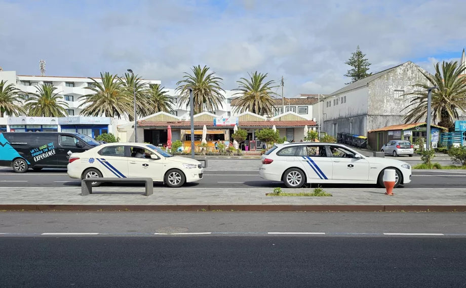 Parada de taxis en el puerto de Madalena