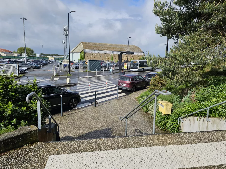 El camino a la parada de autobús