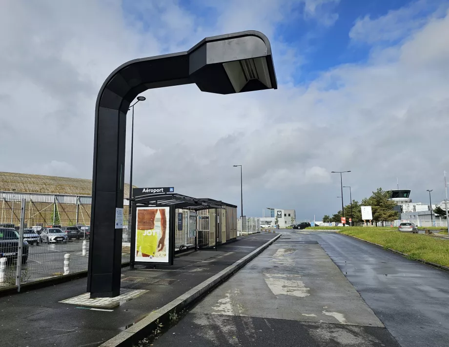 Parada de autobús en el aeropuerto