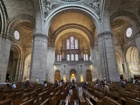 Interior de la basílica del Sagrado Corazón