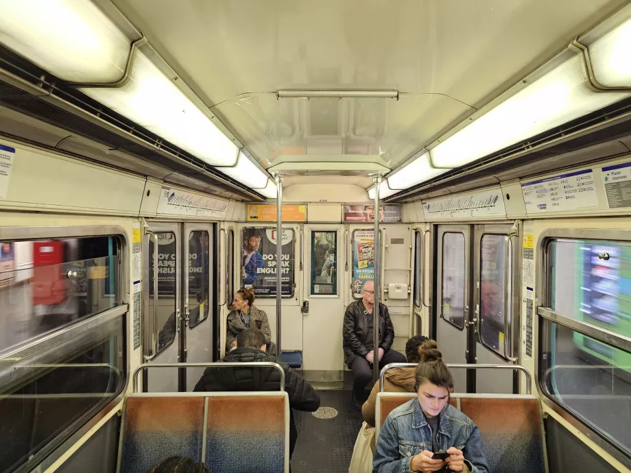 Interior de antiguos trenes de metro