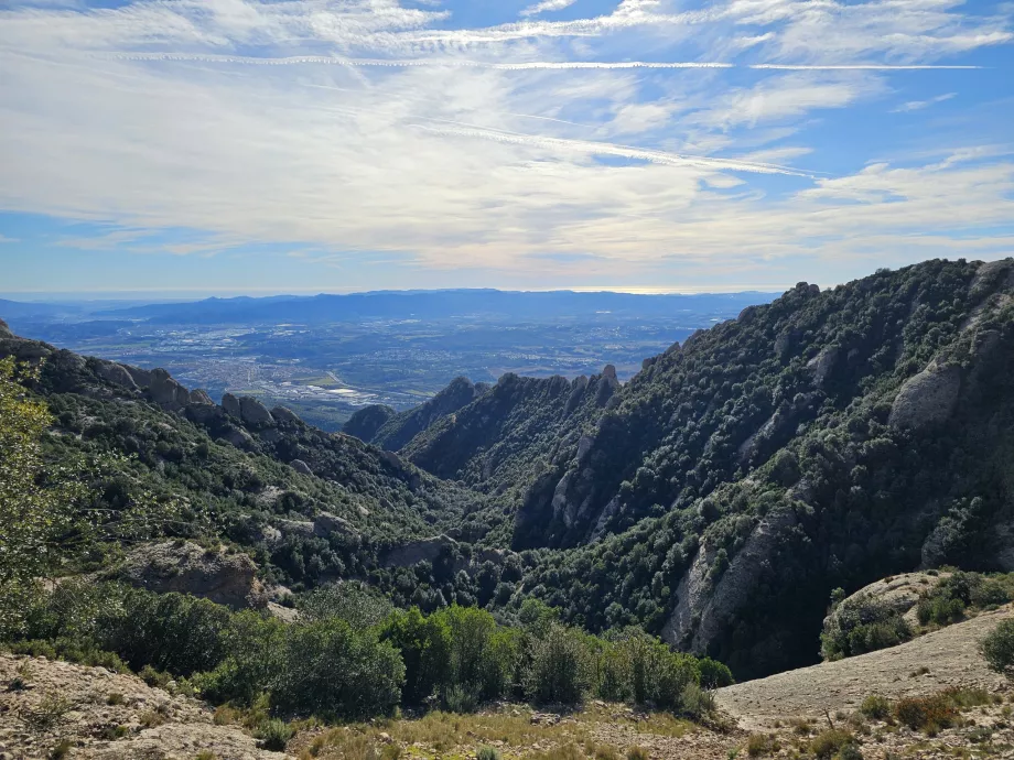 Vista hacia el sur desde las montañas de Montserrat