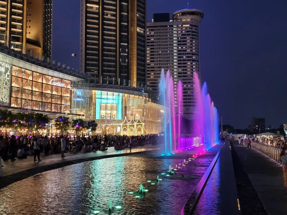 Fuente en Iconsiam