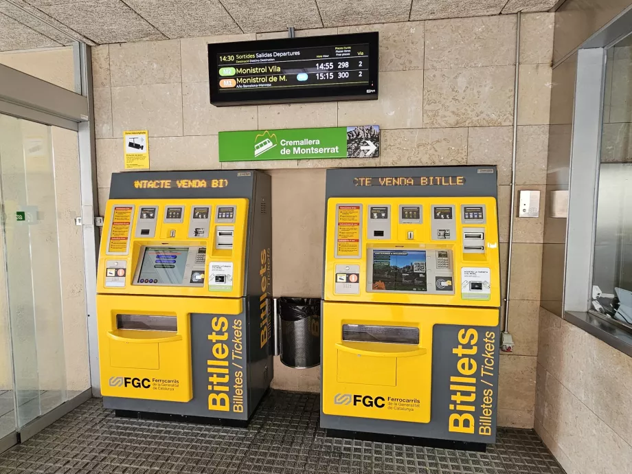 Máquina expendedora de billetes en la estación superior del tren cremallera