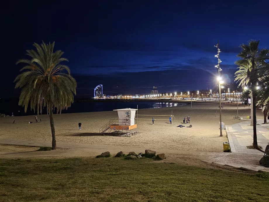 Playa nocturna de la Barceloneta