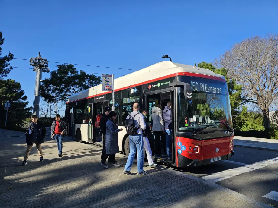 Autobús 150 en la colina de Montjuic