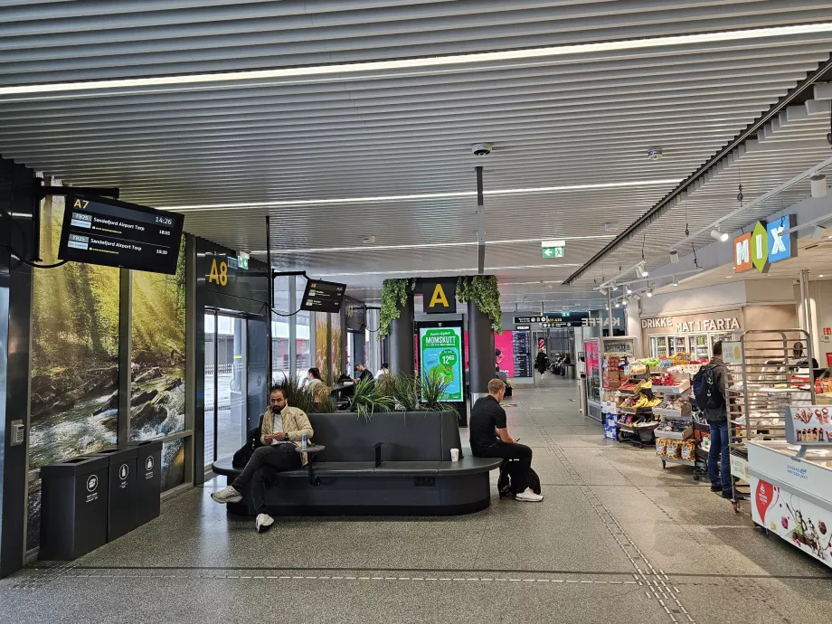 Sala de espera de la estación de autobuses de Oslo