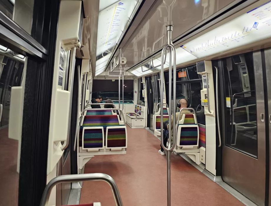 Interior de los nuevos trenes de metro