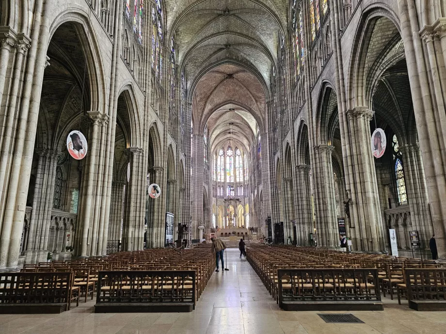 Saint Denis, interior de la basílica