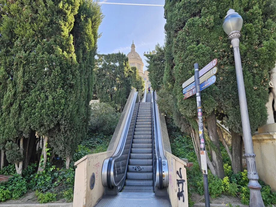 Escaleras mecánicas al Palau Nacional