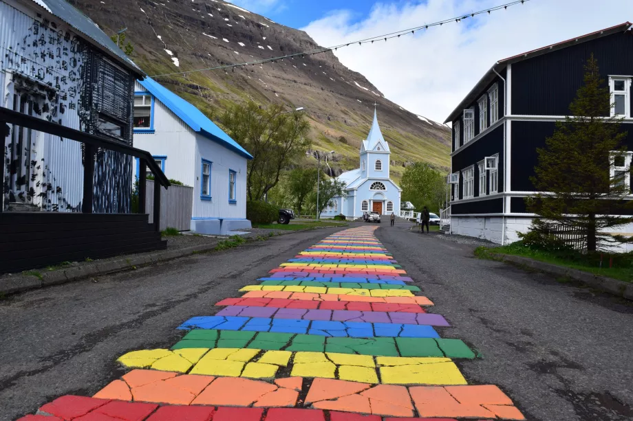 Seydisfjördur, un viaje lleno de color