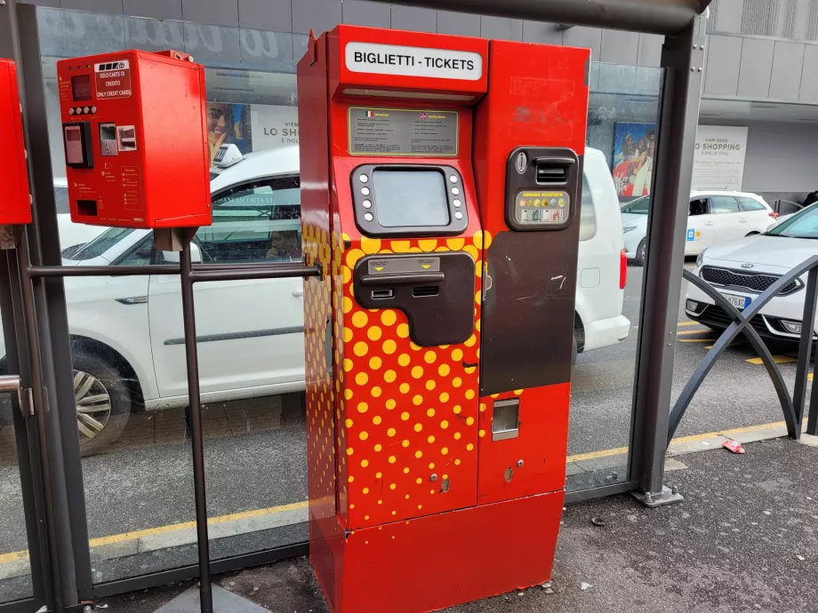 Máquina expendedora de billetes de la empresa de transportes de Bérgamo