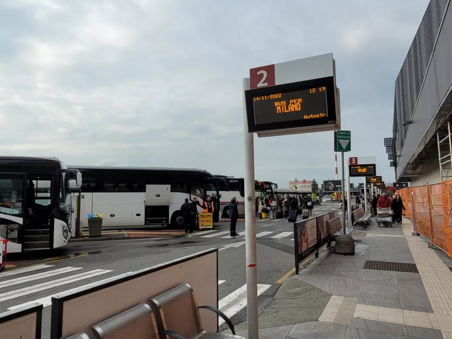 Paradas de autobús en dirección a Milán